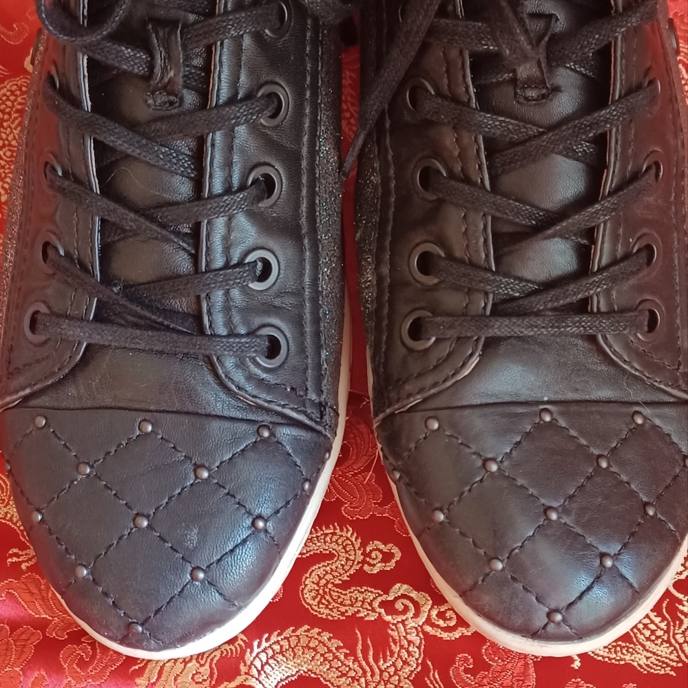 vince camuto tennis shoes